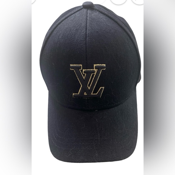 Accessories - Black baseball cap with logo